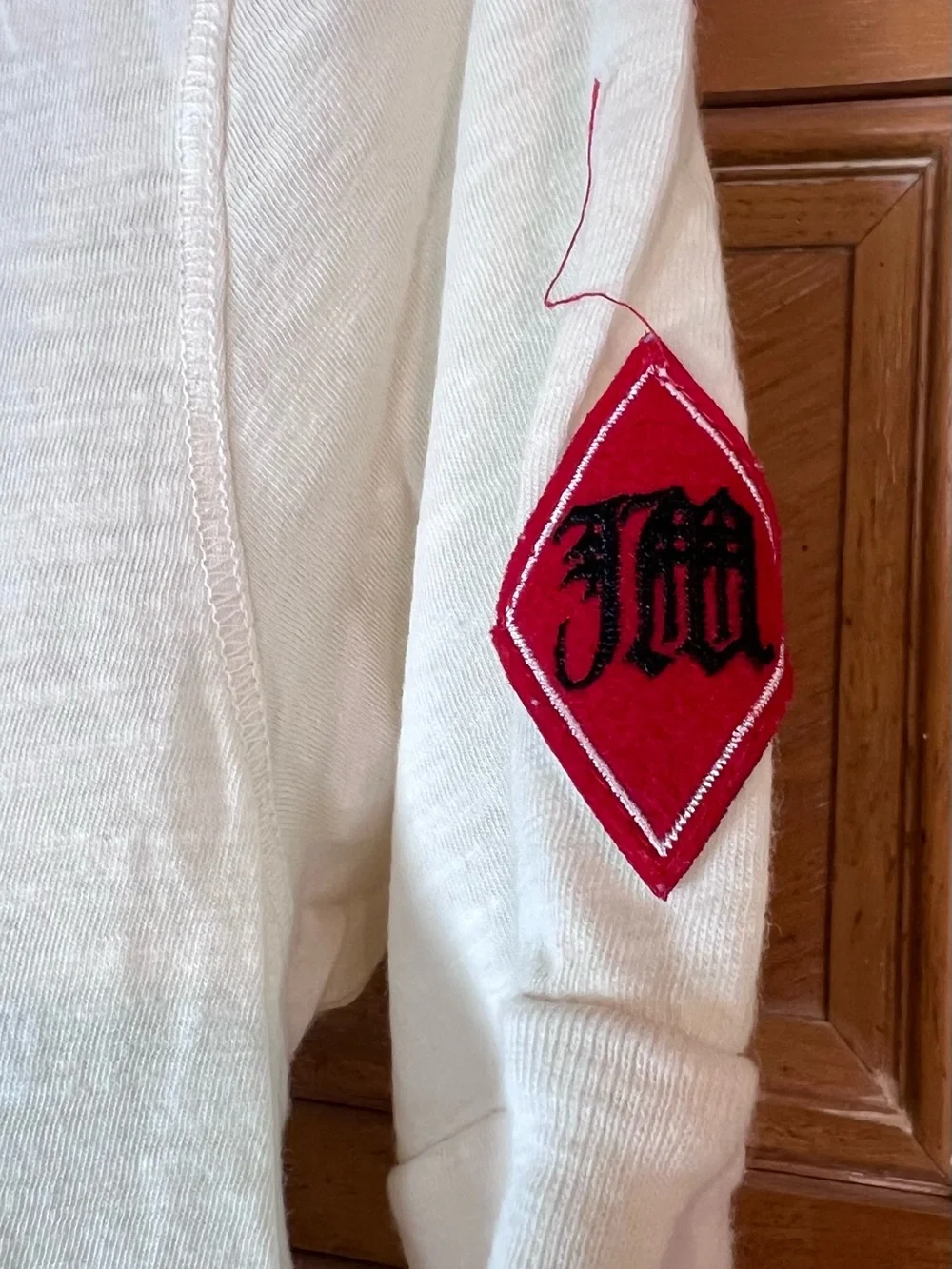 Johnson Motors Inc Henley T-Shirt Men’s Medium White Graphic Short Sleeve USA - Picture 4 of 4